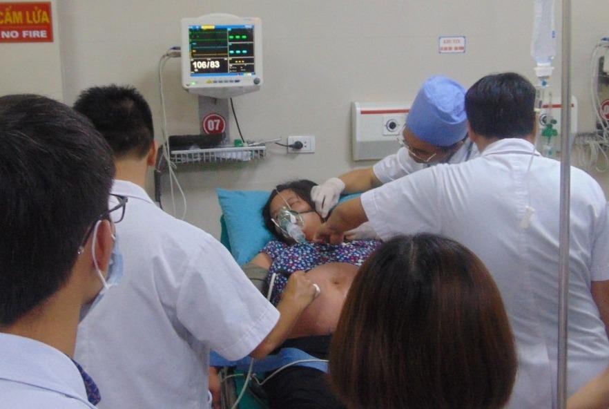 3 gio cuu thai phu nguy kich vi bi ong dot hinh anh