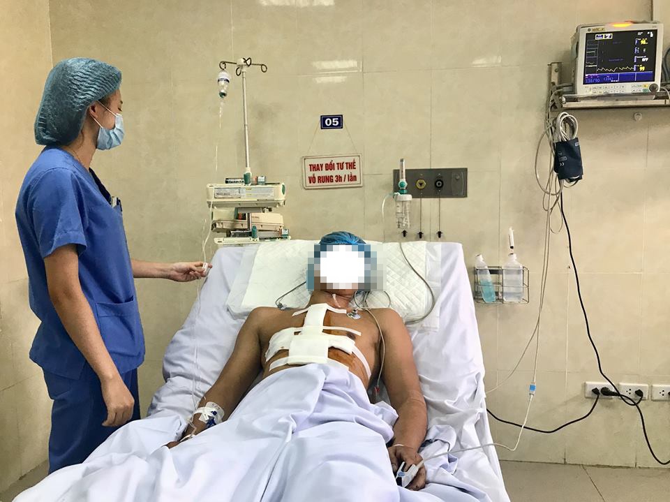 Cuu song nam thanh nien bi ban nhau dam thau tim hinh anh