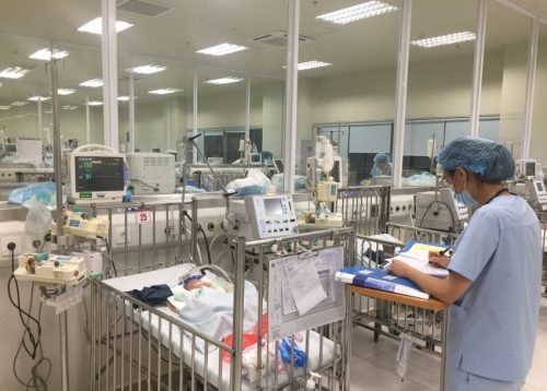 em bé sinh non nặng 1, 1 kg ảnh 2 em be sinh non nang 1, 1 kg anh 2