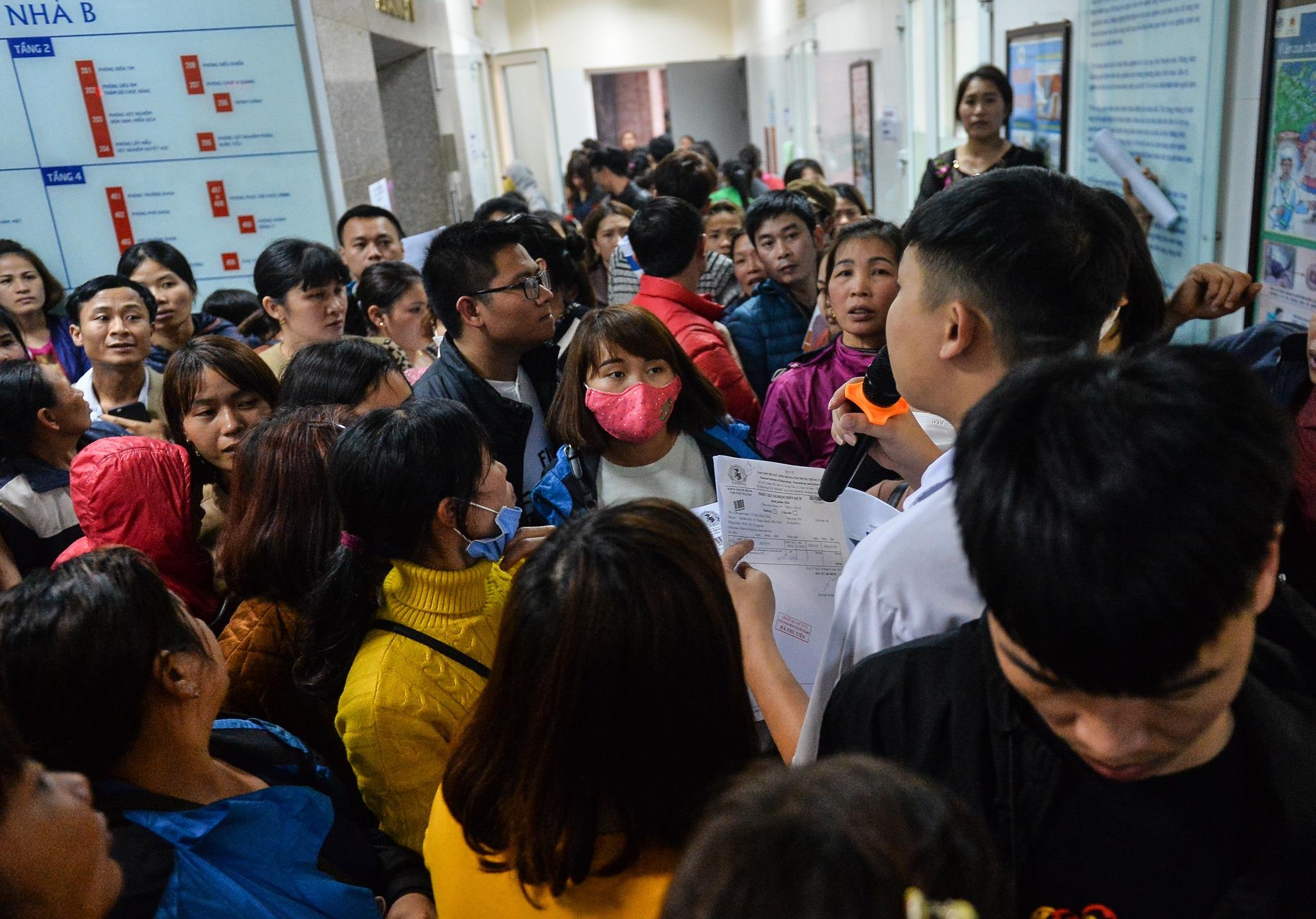 Canh tuong 'dong chua tung thay' o benh vien xet nghiem san lon hinh anh