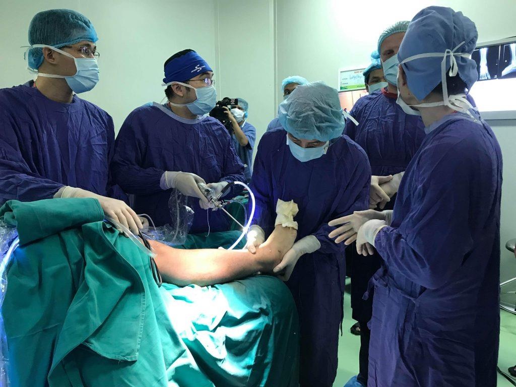 Việt Nam lần đầu mổ bằng phương pháp mới ảnh 1 Viet Nam lan dau mo bang phuong phap moi anh 1