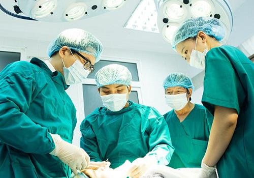 Nu benh nhan nguy kich vi chu quan khi di tieu ra mau cuc hinh anh