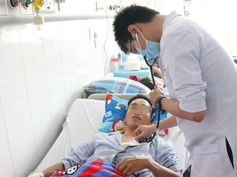 dùng dam tự đâm thấu tim ảnh 1 dung dam tu dam thau tim anh 1