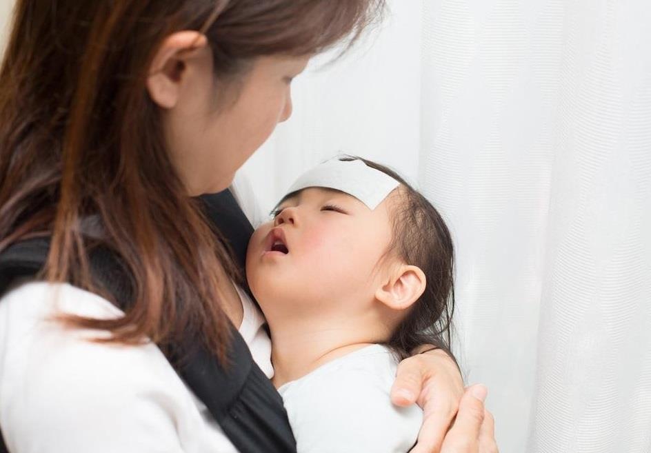 Dang nang chuyen mua, 5 benh tre thuong mac cha me can biet hinh anh