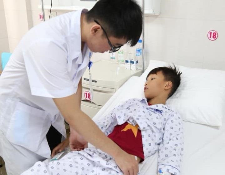 be trai 8 tuoi nga vo ruot non anh 1