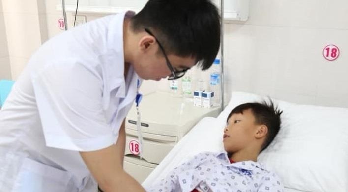 Tap xe dap, be trai 8 tuoi nga vo ruot non hinh anh