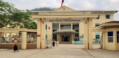 Be gai 13 tuoi o trong phong chup X-quang anh 1