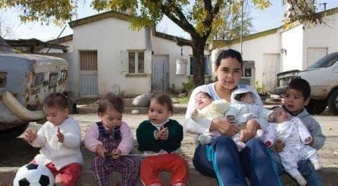 mẹ trẻ sinh 7 đứa con khi mới 17 tuổi ảnh 1 me tre sinh 7 dua con khi moi 17 tuoi anh 1