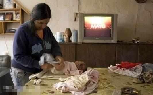 mẹ trẻ sinh 7 đứa con khi mới 17 tuổi ảnh 2 me tre sinh 7 dua con khi moi 17 tuoi anh 2