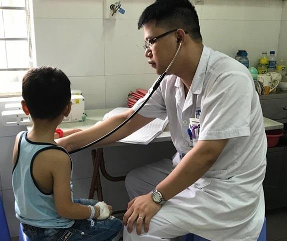 bé trai đuối nước do rơi xuống bể ảnh 1 be trai duoi nuoc do roi xuong be anh 1