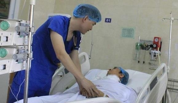 Mau thuan sau tai nan giao thong, nam thanh nien bi dam xuyen co hinh anh