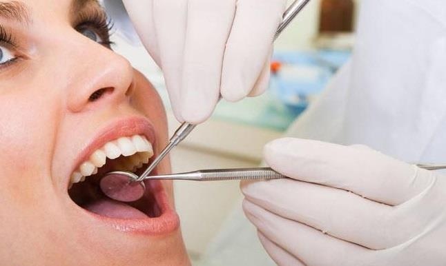 Can trong sau rang bien chung toan than hinh anh