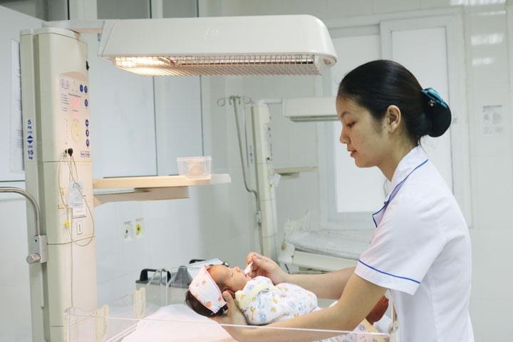 tre so sinh ngung tim anh 1