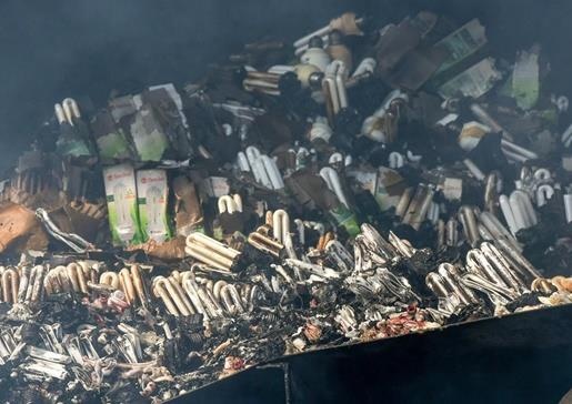 Chay hang nghin bong den huynh quang nguy hiem the nao? hinh anh