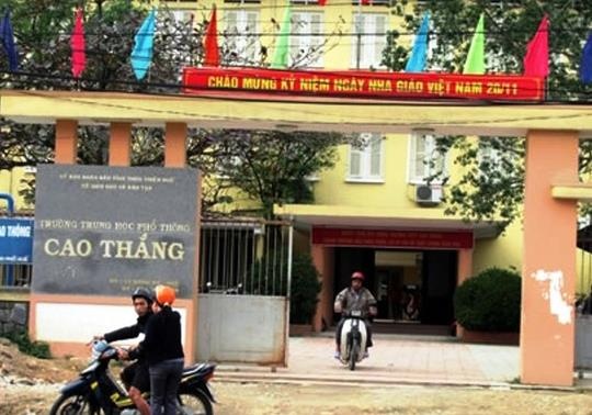 Dinh chi thay giao bi to co hanh vi khiem nha voi nu sinh lop 10 hinh anh