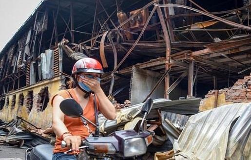 Them 30 nguoi co thuy ngan trong mau sau vu chay Cong ty Rang Dong hinh anh