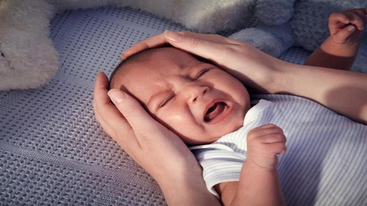 Nga xe tap di, be 8 thang tuoi bi lun so nao hinh anh