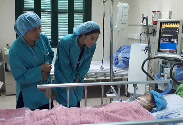 Bé gái tỉnh dậy sau khi được ghép tim  ảnh 1 Be gai tinh day sau khi duoc ghep tim anh 1