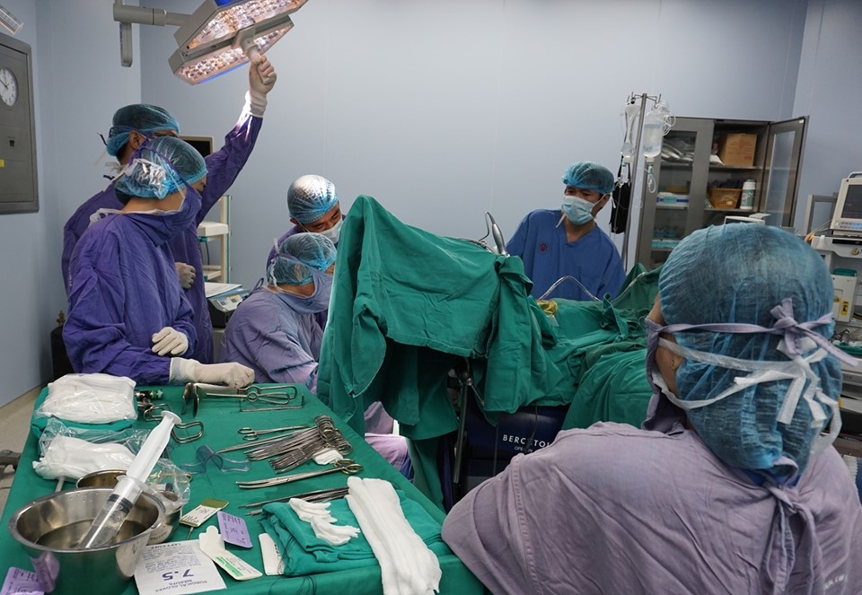 Chu quan voi tri anh 1