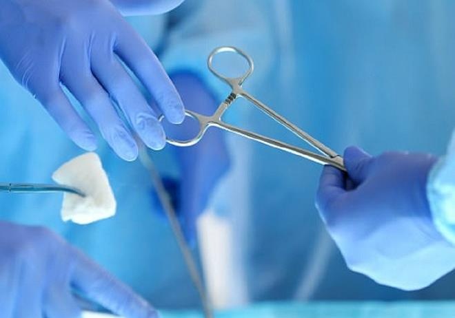 Cat khoi u 3 kg cho san phu tu choi dieu tri ung thu de sinh con hinh anh