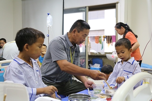 2 con bị bệnh tan máu bẩm sinh ảnh 2 2 con bi benh tan mau bam sinh anh 2