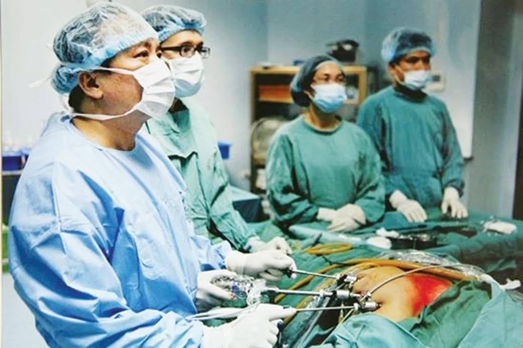 Bac si Tran Ngoc Luong anh 2