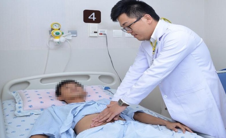 Vo than khi cho hang giua troi qua toi hinh anh