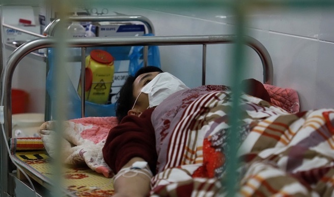 Vinh Phuc dua hon 160 can bo y te ve huyen Binh Xuyen hinh anh