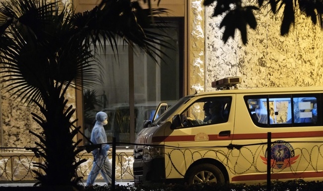 Qua trinh tiep nhan nguoi phu nu mac Covid-19 o Benh vien Hong Ngoc hinh anh