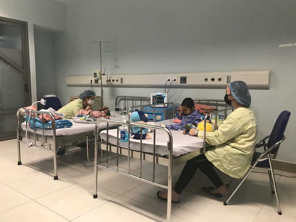 Ghep gan cho benh nhi nho tuoi nhat Viet Nam anh 1