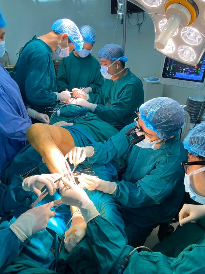 ung thu bieu mo san mieng xam lan
xuong ham duoi anh 1