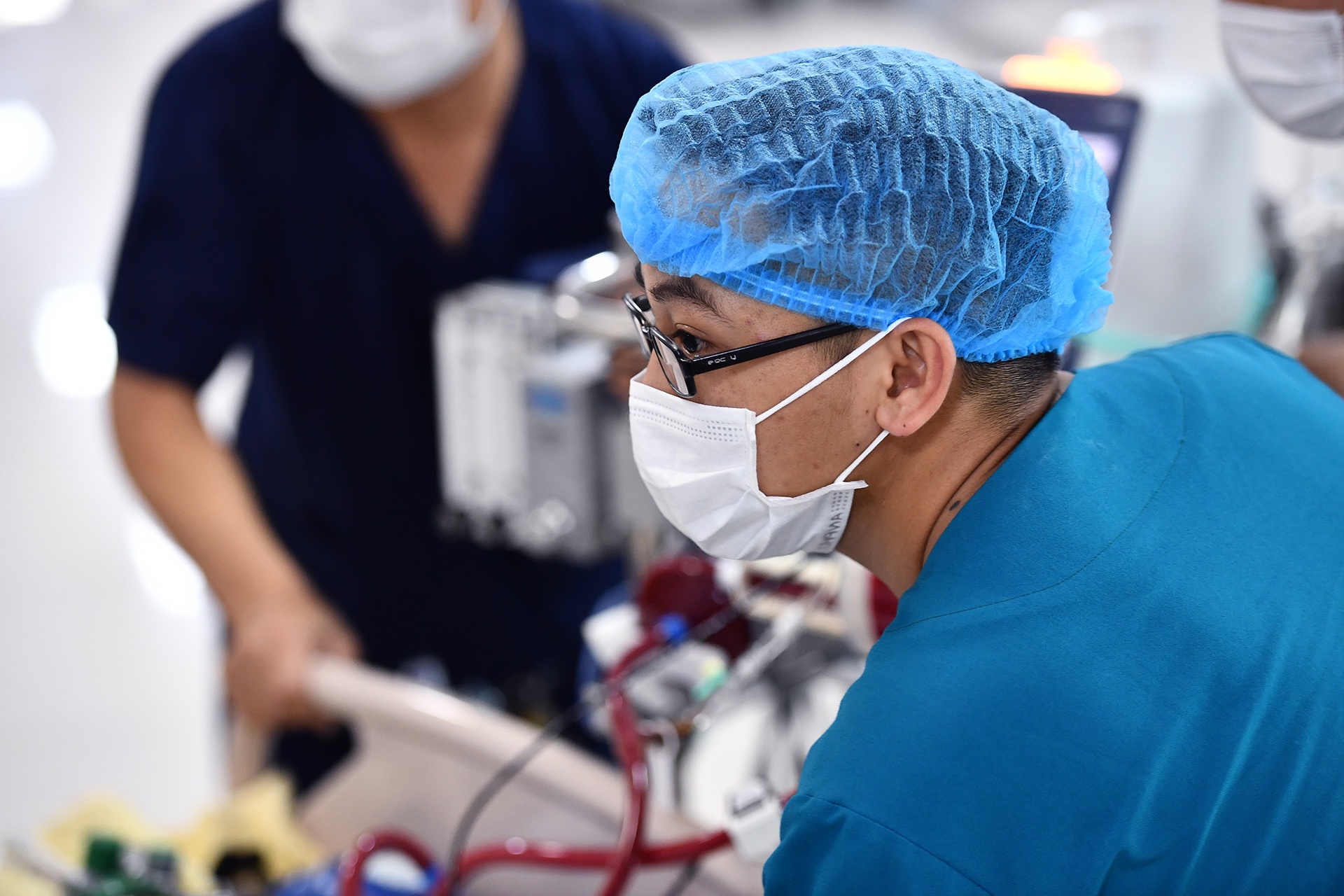 Benh vien Bach Mai 'noi bat xuat, ngoai bat nhap' hinh anh