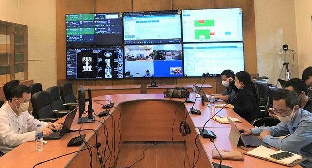 Thi diem kham,  chua benh tu xa anh 1