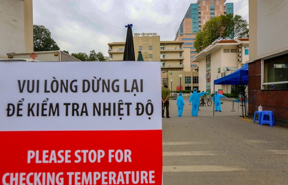 y bac si cach ly tai khach san anh 2