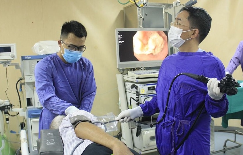 Phat hien ung thu thuc quan nho mieng thit ngan hinh anh