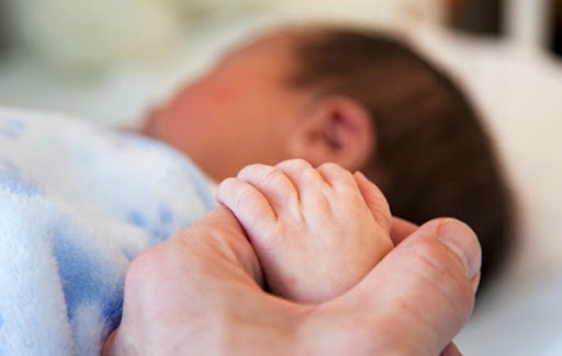 Dieu gi xay ra khi cha me la nguoi lanh mang gene benh? hinh anh