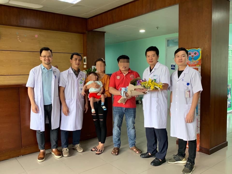 cứu sống bé gái người Lào ảnh 1 cuu song be gai nguoi Lao anh 1