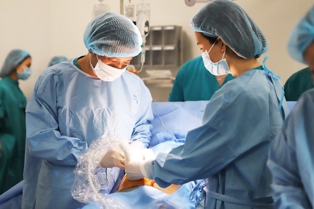 Truyền ối cho thai phụ bị thiểu ối ảnh 1 Truyen oi cho thai phu bi thieu oi anh 1