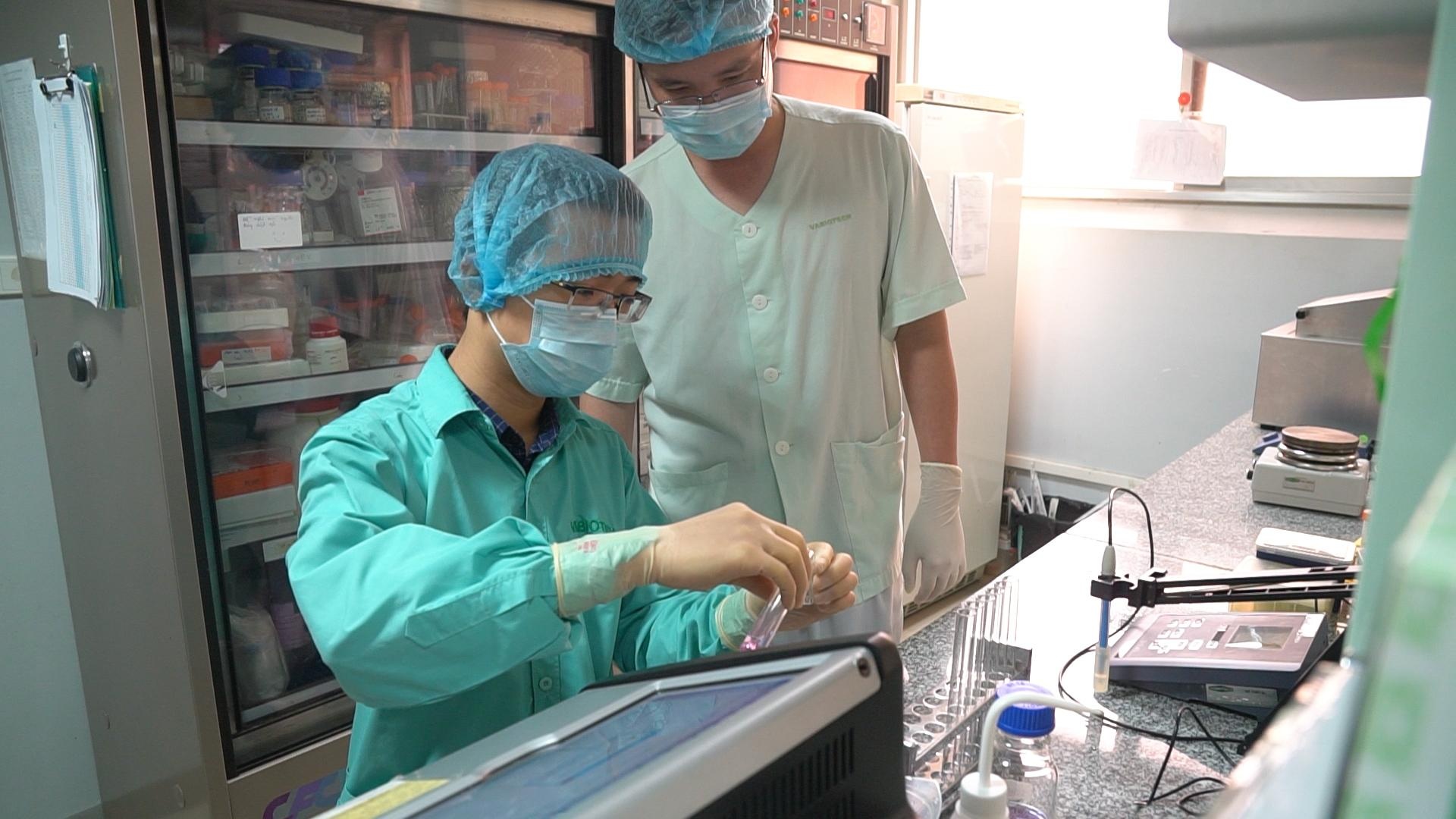 Viet Nam thu nghiem dot 2 vaccine Covid-19 tren chuot hinh anh