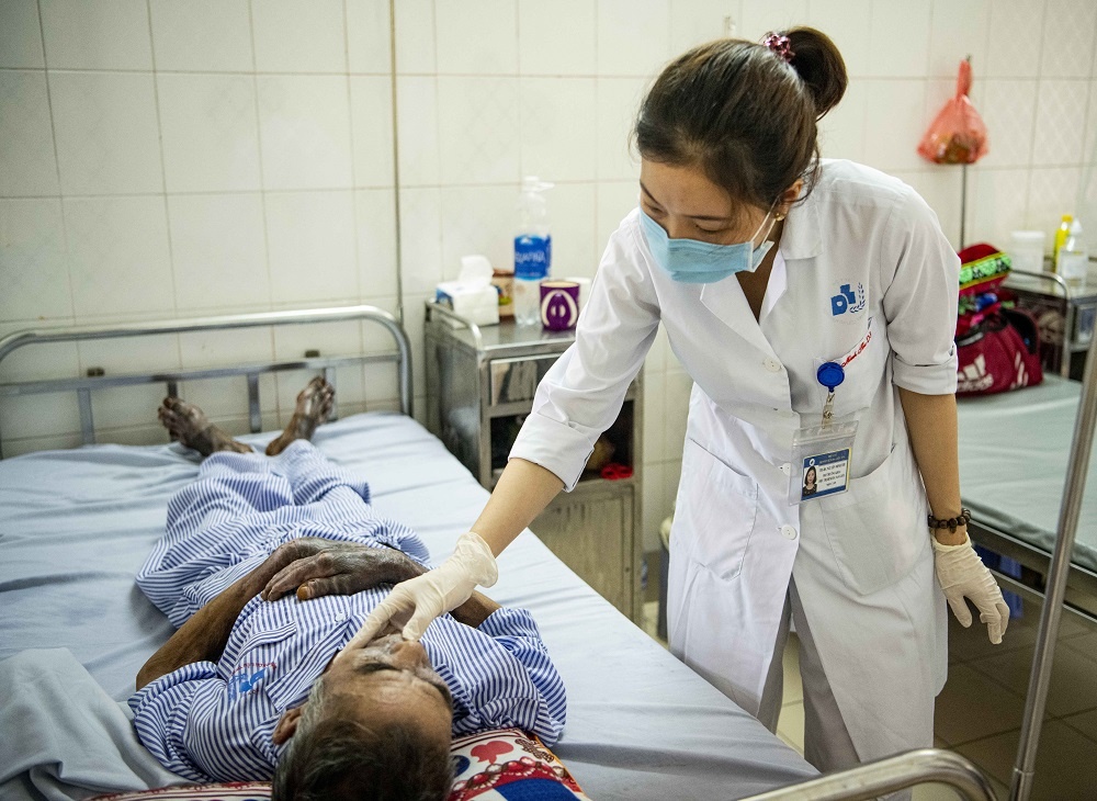 nhiem trung nang vi an thieu chat anh 2