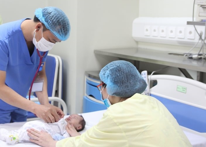 Ca mo khan cap trong dem cuu trai tim be trai 15 gio tuoi hinh anh