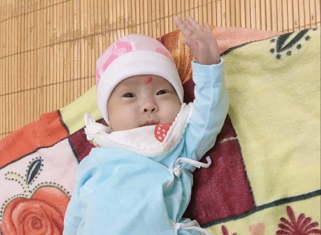 bé sơ sinh nhỏ cân nhất Việt Nam ảnh 2 be so sinh nho can nhat Viet Nam anh 2