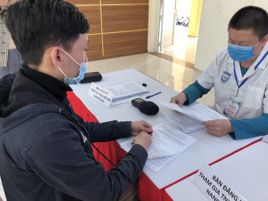3 nguoi Viet Nam se duoc tiem thu vaccine Covid-19 vao sang mai hinh anh