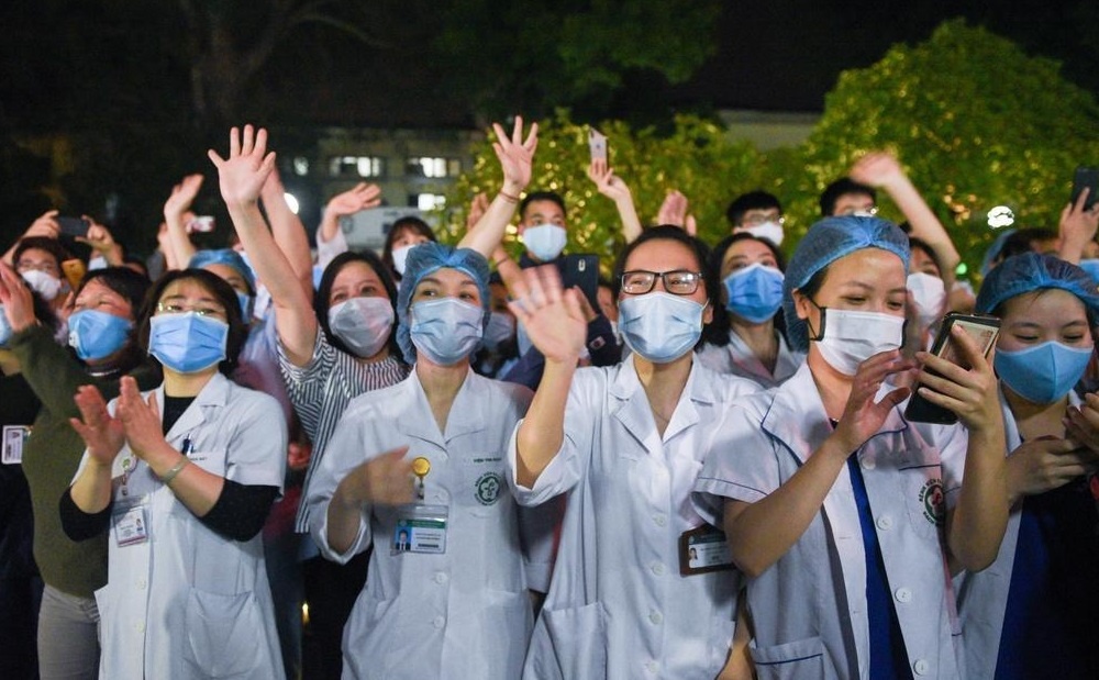 nhân viên Bệnh viện Bạch Mai nghỉ việc ảnh 1 nhan vien Benh vien Bach Mai nghi viec anh 1
