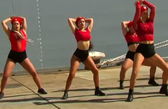 Tranh cai quanh dieu nhay twerk trong le nhan tau hai quan Australia hinh anh