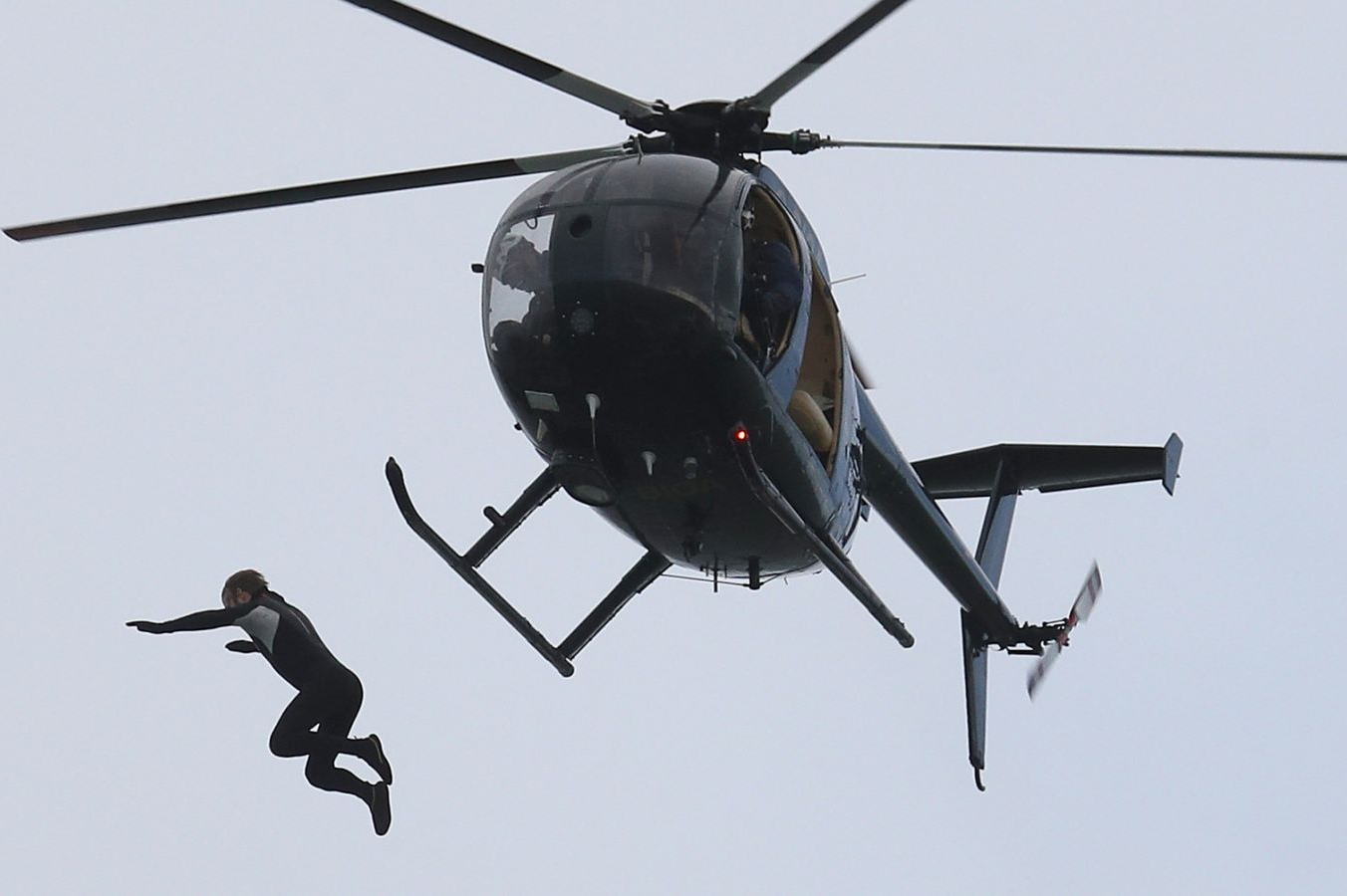 Nhay tu truc thang ma khong can du, cuu binh 'Ca Bay' lap ky luc hinh anh