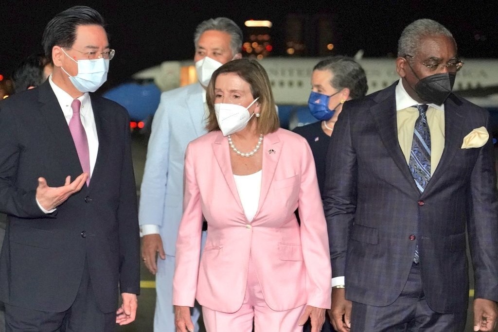 Ba Pelosi den Dai Bac, Trung Quoc 'phan doi manh me' hinh anh