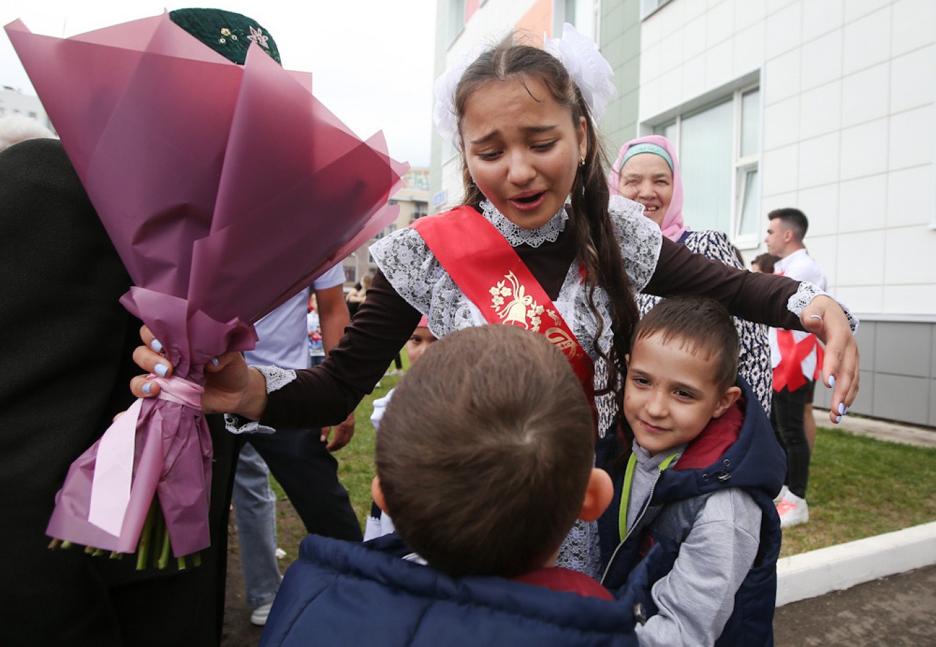 hoc sinh nga tot nghiep anh 10