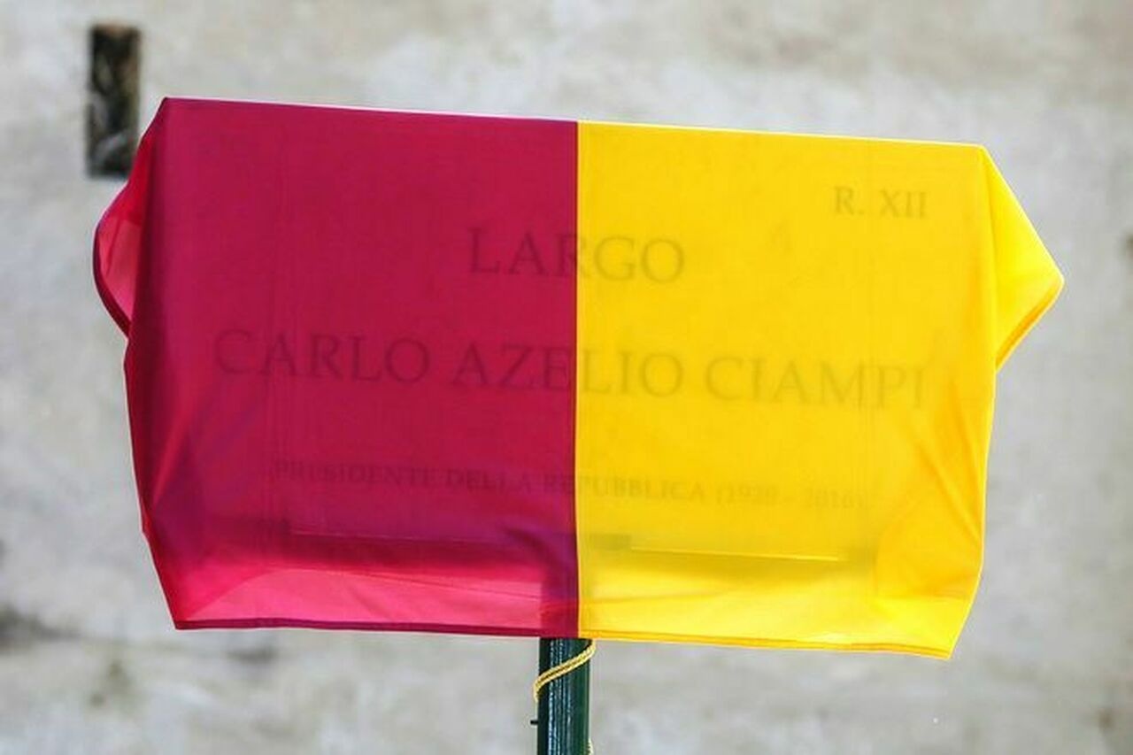 Su co hy huu o Rome khi ten co tong thong bi viet sai chinh ta hinh anh