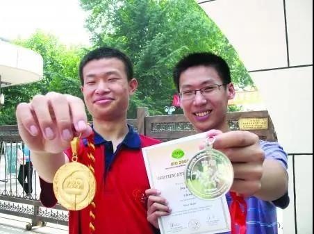 thien tai toan hoc trung quoc anh 1